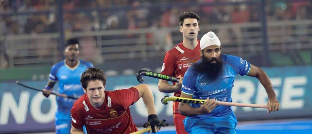 FIH Throwing Card Rule